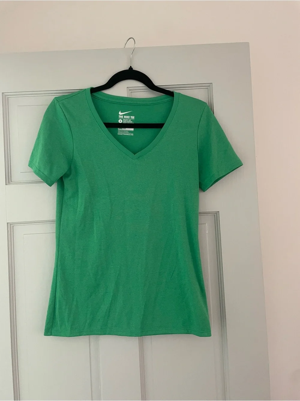 Nike Women's Green V-Neck Short Sleeve Tee